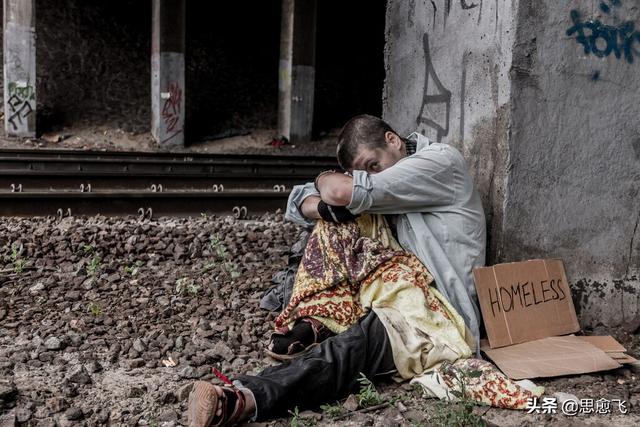 抖音最火男女现实的句子，抖音最火男女说说（女人拍抖音发离婚或者和丈夫分居）