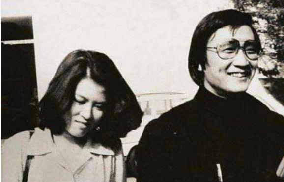 终于明白，陈荟莲不漂亮，也没有孩子，周润发为何独宠她38年了