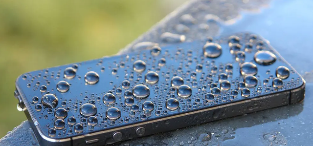 手机不贴膜会花吗，手机不贴膜会有什么影响（你为什么要给手机贴膜）