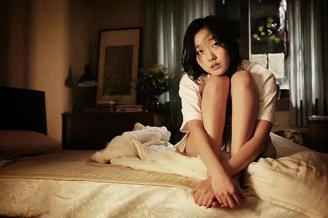 李英爱在韩国的影视圈地位，2022年韩国“10大最美女演员”排名