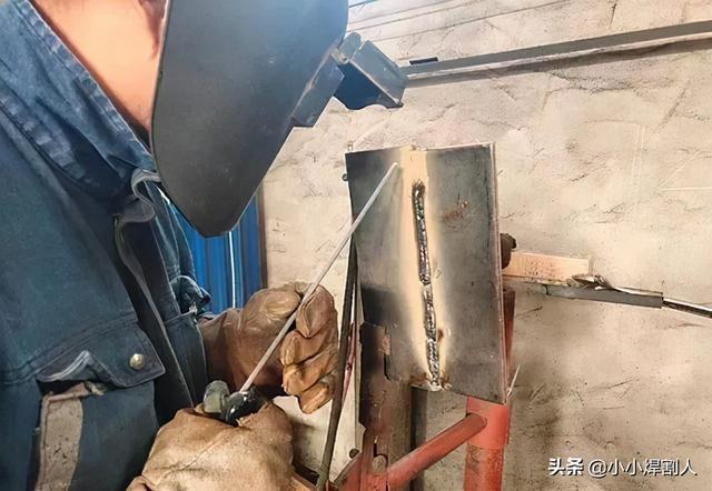 :电焊焊接技巧，电焊焊接技巧试题（电焊立焊和仰焊有何技巧）