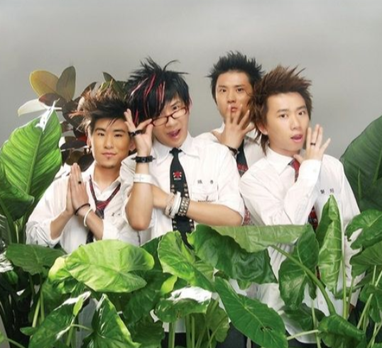 倍儿爽大张伟歌词，大张伟的倍儿爽歌（靠《倍儿爽》翻红）