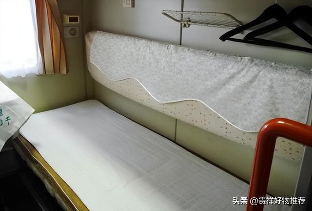 火车卧铺是几个人一间，火车有一人一间的卧铺吗（火车软卧四个人能买到一个包间吗）