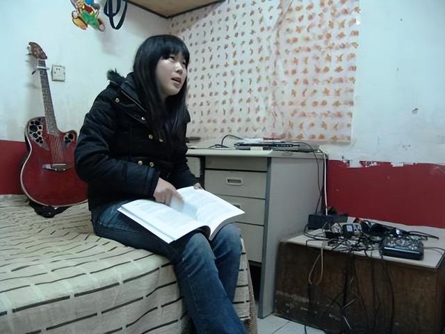 西单女孩 春晚，西单女孩任月丽捐款5万（11年前凭春晚走红,发誓要做第二个董明珠的