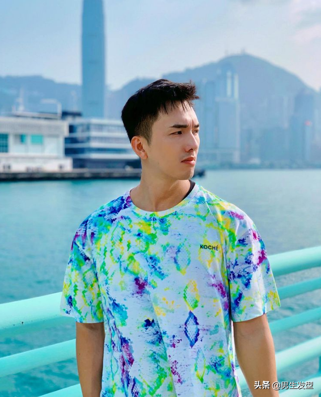 男生“锅盖头”发型过时了，这3款短发才适合夏天剪，清爽又帅气