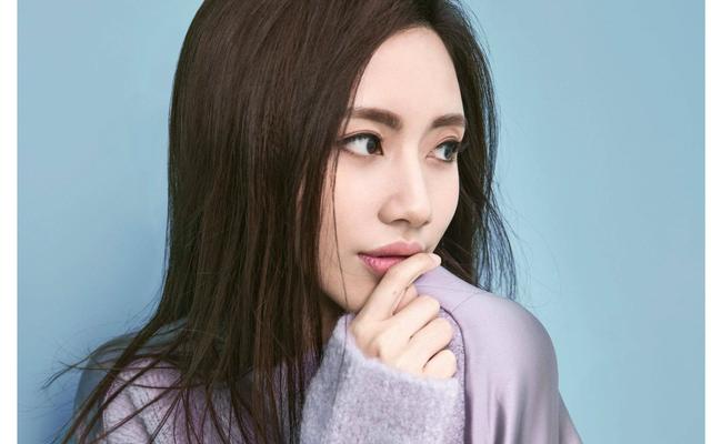 乌龙闯情关主题曲，抖音最火100首歌曲（歌红人不红的9位歌手）