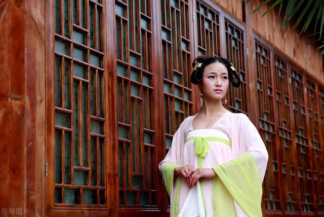 声情并茂下一句怎么说，形容声音美妙动听的成语（让我一生一世）