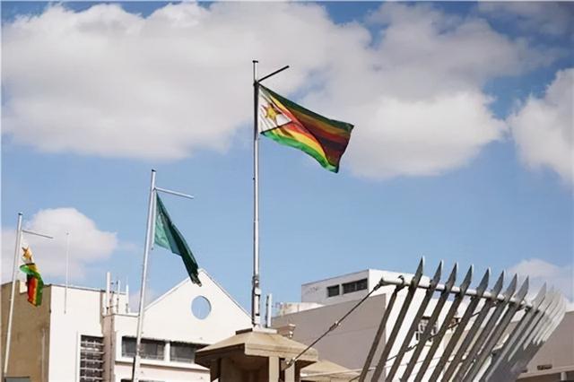 津巴布韦是哪个国家，有多少个人口（一个经济崩溃的非洲国家）