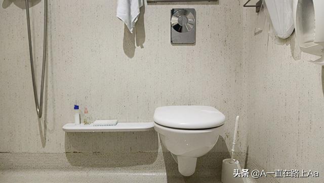 洗手间漏水到楼下怎么修，洗手间漏水到楼下怎么修补（卫生间厕所渗水到楼下怎么办）