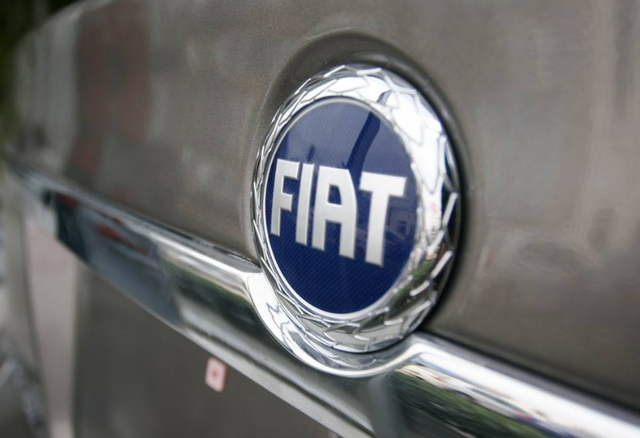 一对翅膀的车标，v型飞翼车标是什么汽车（最漂亮的4个立式车标）