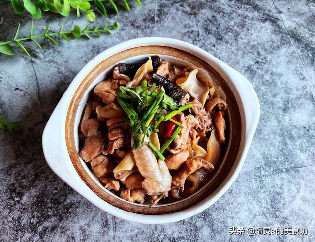 玉木耳怎么吃，木耳可以煮汤喝吗（这一道菜要多做给家人吃）