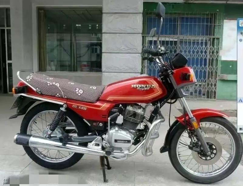本田gl145摩托车