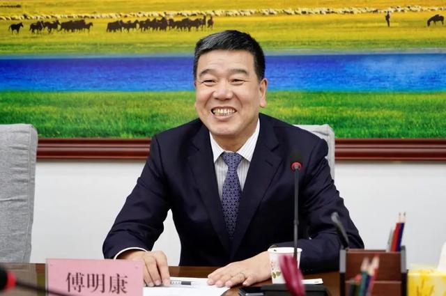 浙江宁波“鄞州首富”：23岁进国企，一手创办百亿A股，身价160亿