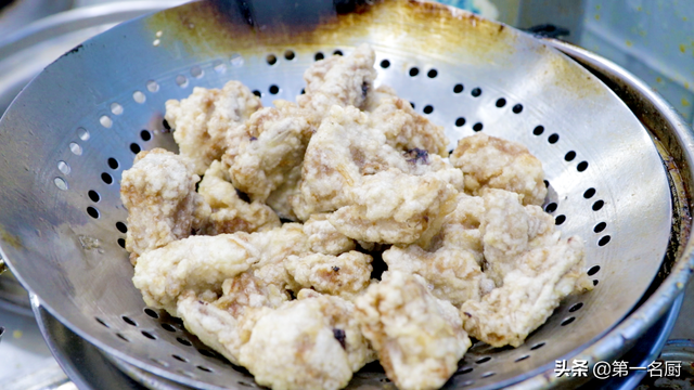 炖排骨汤的做法，清炖排骨汤的做法（放料越多越难吃）