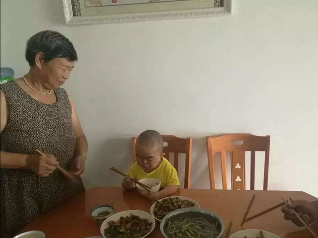 七个小矮人的故事，七个小矮人的故事主要讲了什么（四川“矮哥”黄开全）