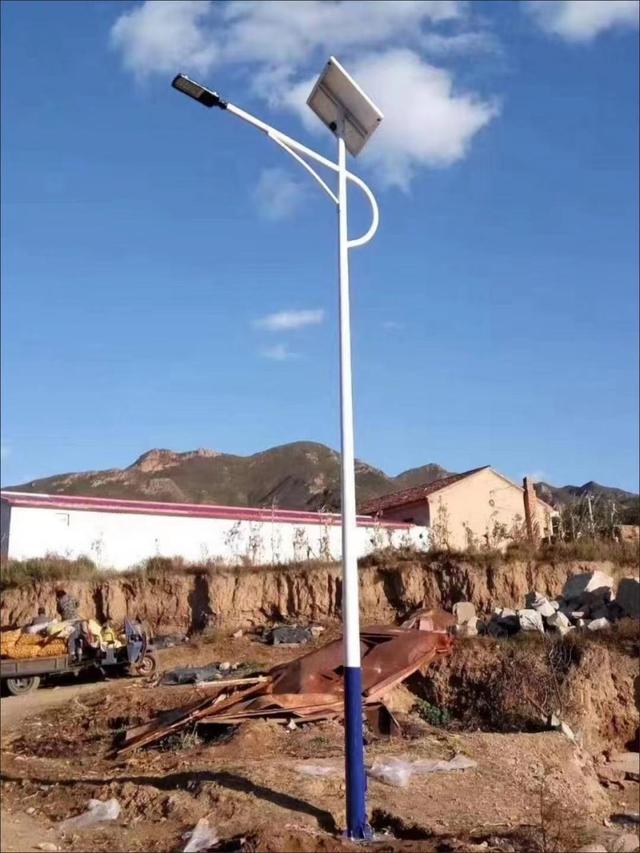 太阳能路灯单价，8米高农村太阳能路灯价格多少钱一个（太阳能路灯6米一套多少钱）