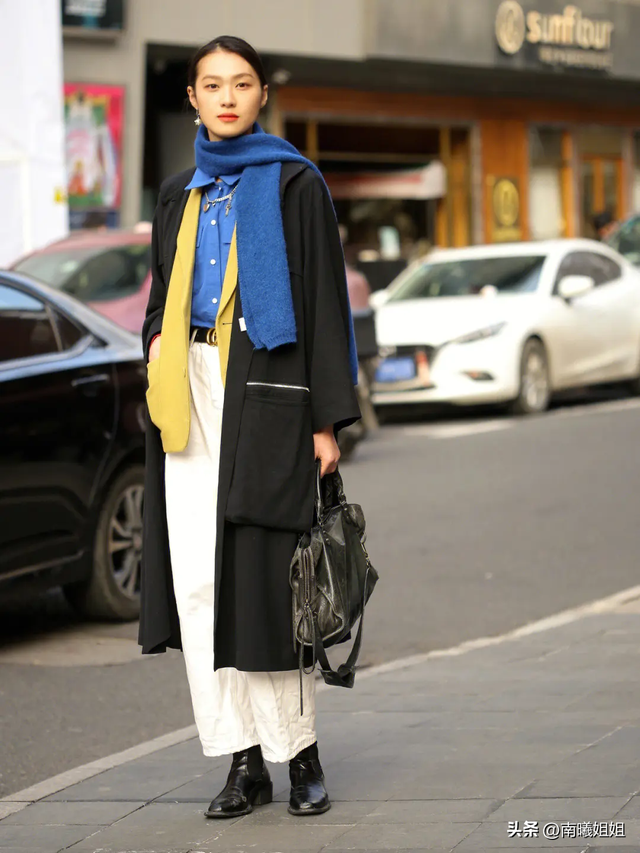 直筒裤和修身裤有什么区别，牛仔裤修身和直筒有什么区别（裤子究竟穿“松”还是穿“紧”更好）