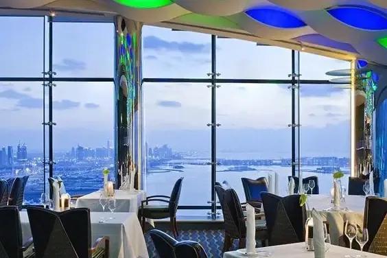 迪拜帆船酒店简介，迪拜帆船酒店介绍（80张高清图带你走进迪拜七星级帆船酒店）