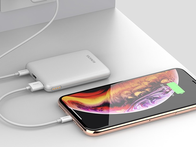 怎么给充电宝充电，自带线的充电宝怎么给充电宝充电（49元能给iPhone充电1.8次）