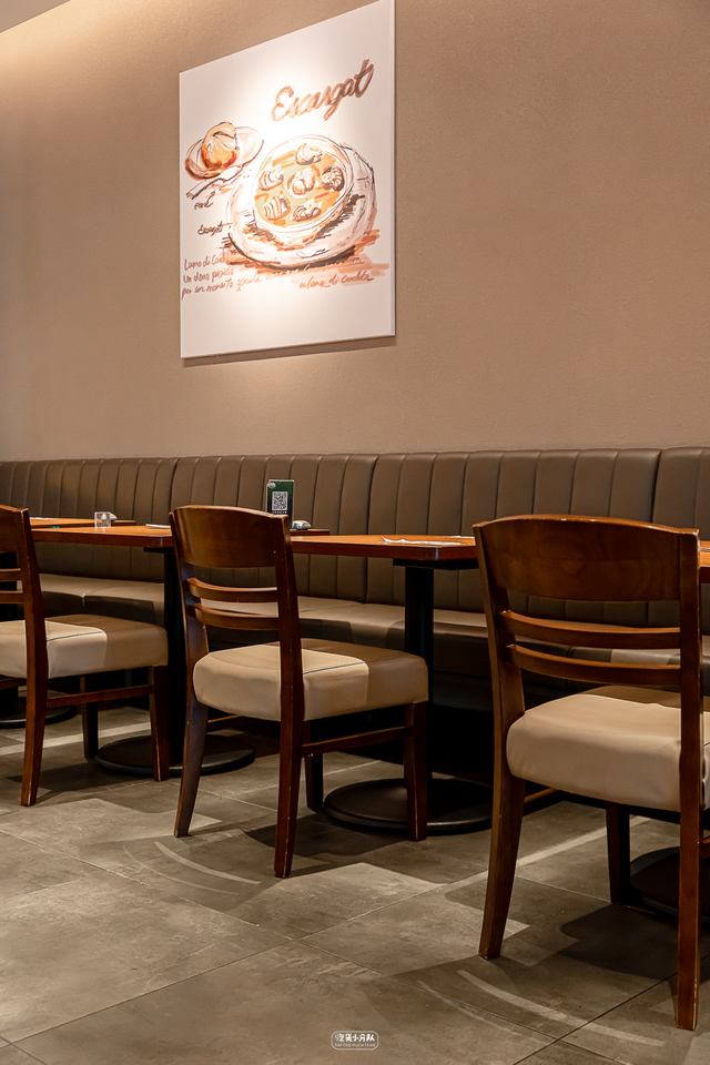 左刀右叉还是左叉右刀，左刀右叉还是左叉右刀（别再问萨莉亚，有没有倒闭了）