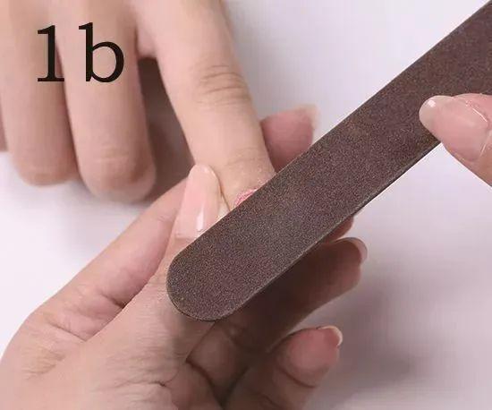 美甲怎么快速卸掉，怎么快速把美甲卸掉（最全的正确的涂甲油胶步骤——卸甲的操作步骤教程）