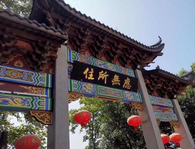 杭州爬北高峰的路径，拥有山、湖、森、寺的杭州名山值得前往