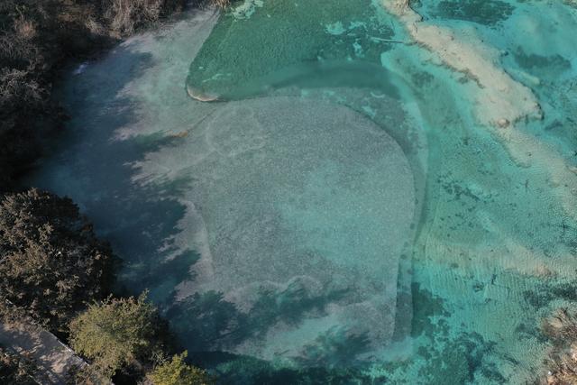 九寨沟冬天美景，九寨沟迎来旅游高峰