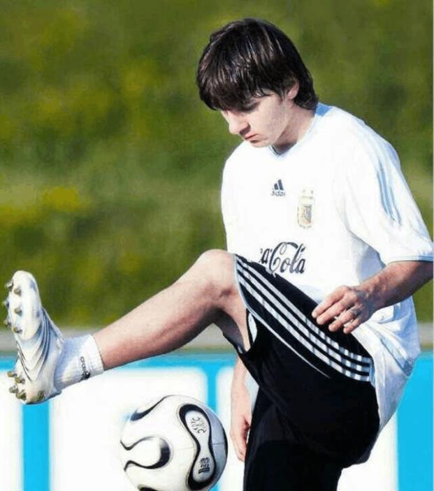 梅西个人资料，9岁起只爱一个女人