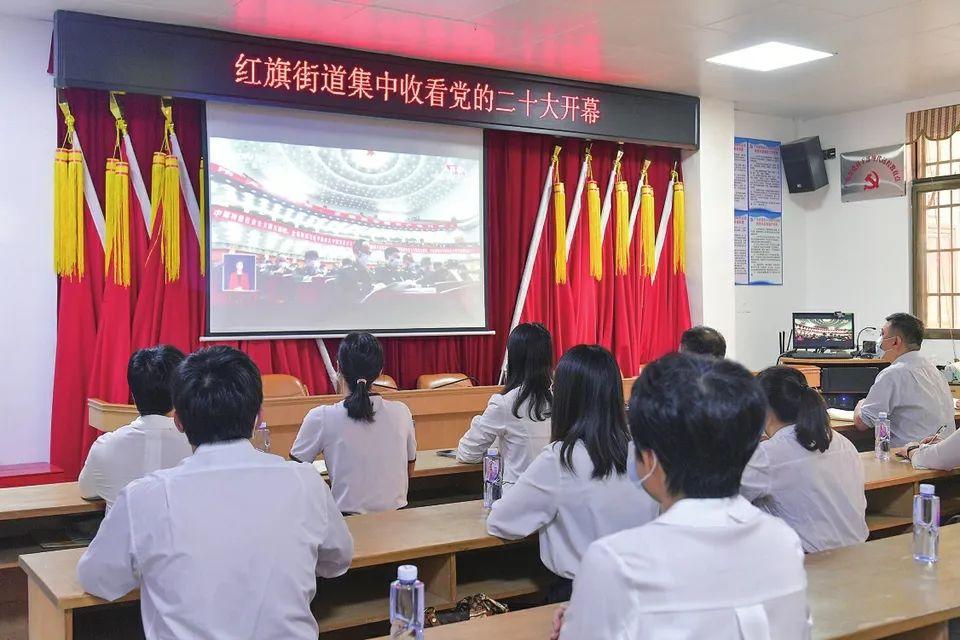 赖新华（茂名市党员干部群众喜迎盛会热议报告）