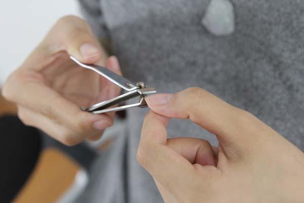 人指甲的功效与作用，手指甲能卖多少钱一斤（一个指甲有5万细菌）