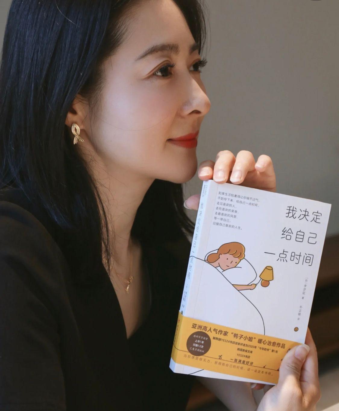 女人戴戒指的正确方法，女生戴戒指的正确方法（戴首饰要记住“4戴4不戴”）