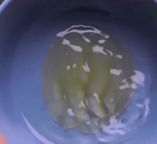 怎样选择蜂蜜  挑选方法是什么，怎样选择蜂蜜（你一定要学会鉴别蜂蜜真假的方法）