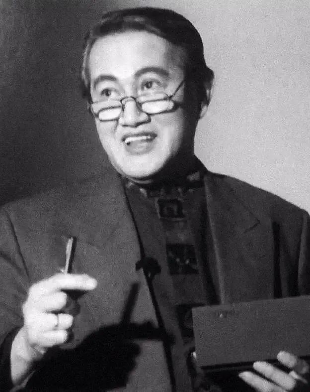 木心的诗《借我》，从前的那个我 木心（一个在黑暗中大雪纷飞的人）