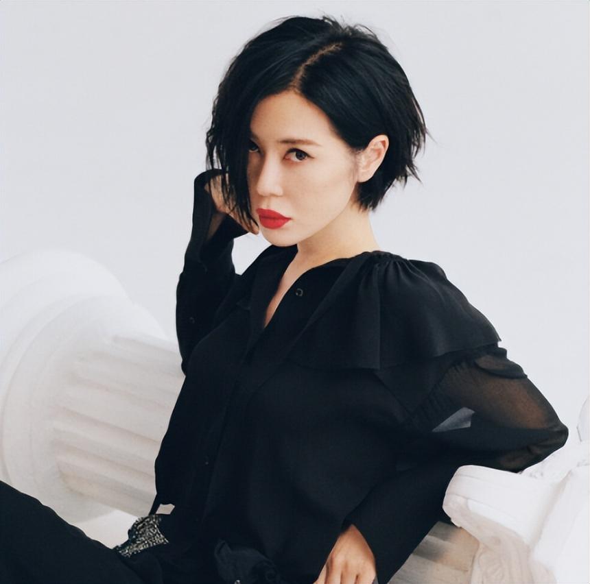 "冷艳野性"余男