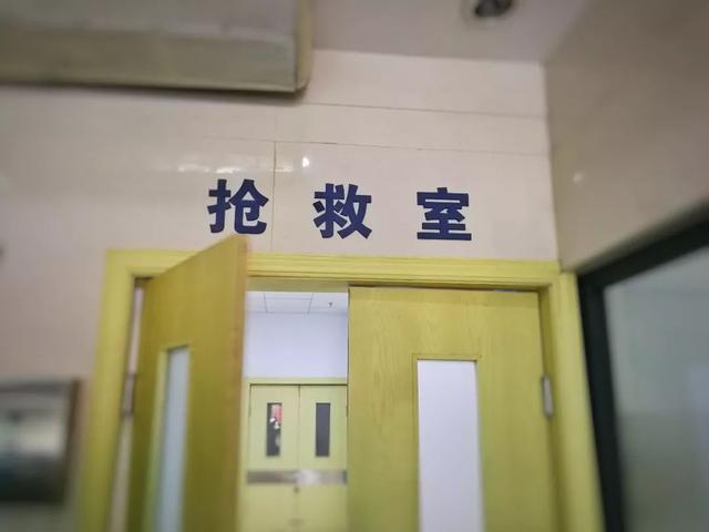 高龄产妇生孩子的风险有哪些，43岁生二胎的真实感受蒋勤勤（河北高龄孕妇产下五胞胎,五孩6岁荣登北京奥运会,母亲称后悔生下）