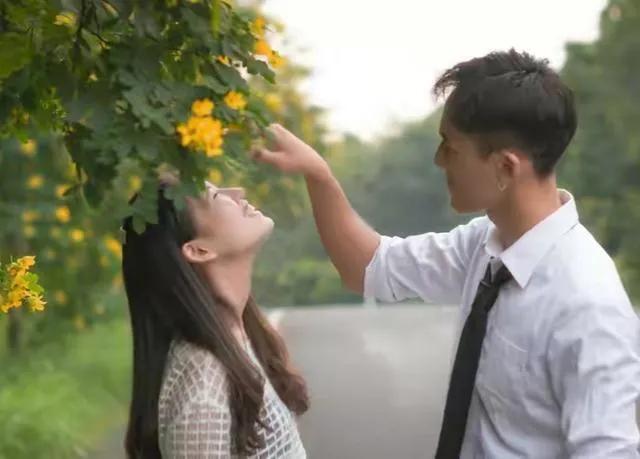 渴望爱情的句子，渴望爱情的句子唯美短句（想你思情悠悠不绝；真爱）