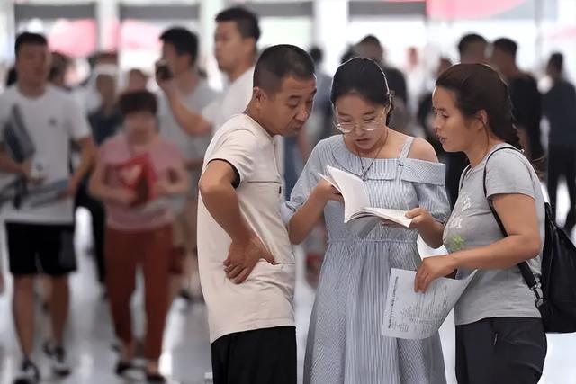 轨道交通专业就业前景如何，轨道交通的就业前景和方向（录取分数不高的3所轨道交通类大学）