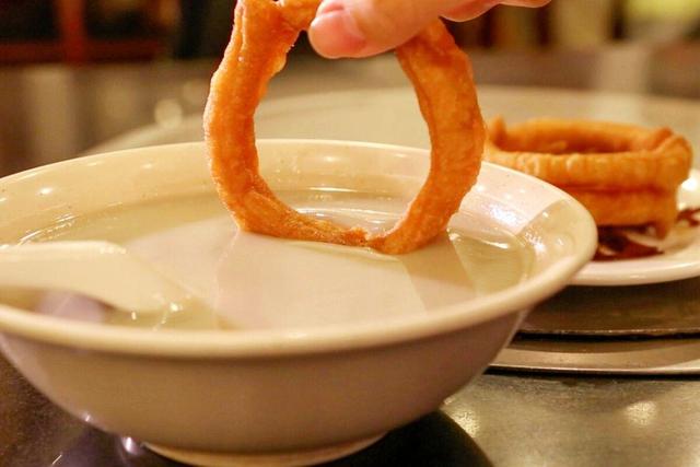 2,"外地人吃不下"的6种北京小吃,豆汁卤煮榜上有名,看看都有啥