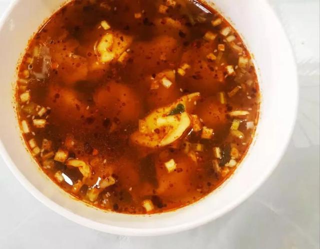 冬至吃饺子的来历，冬至吃饺子的由来（“为什么北方人过什么节都吃饺子）