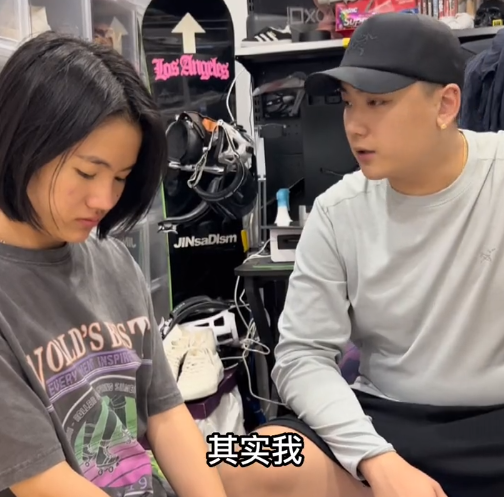 戴“名表”穿“名牌”？变形计李勒优被批忘本，崔晋现身霸气护妹