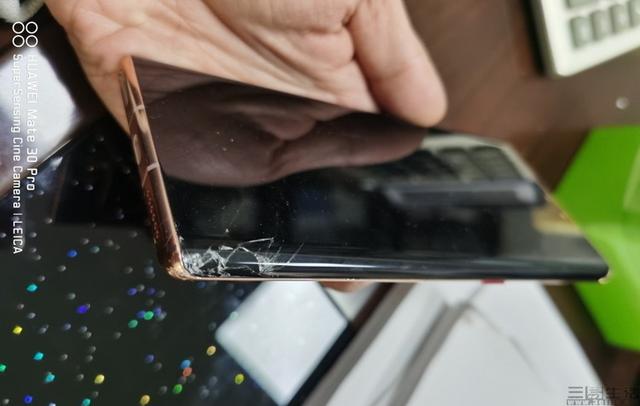 手机屏幕脱胶修多少钱，手机屏幕脱胶修多少钱（是手机行业的一次自我反省）