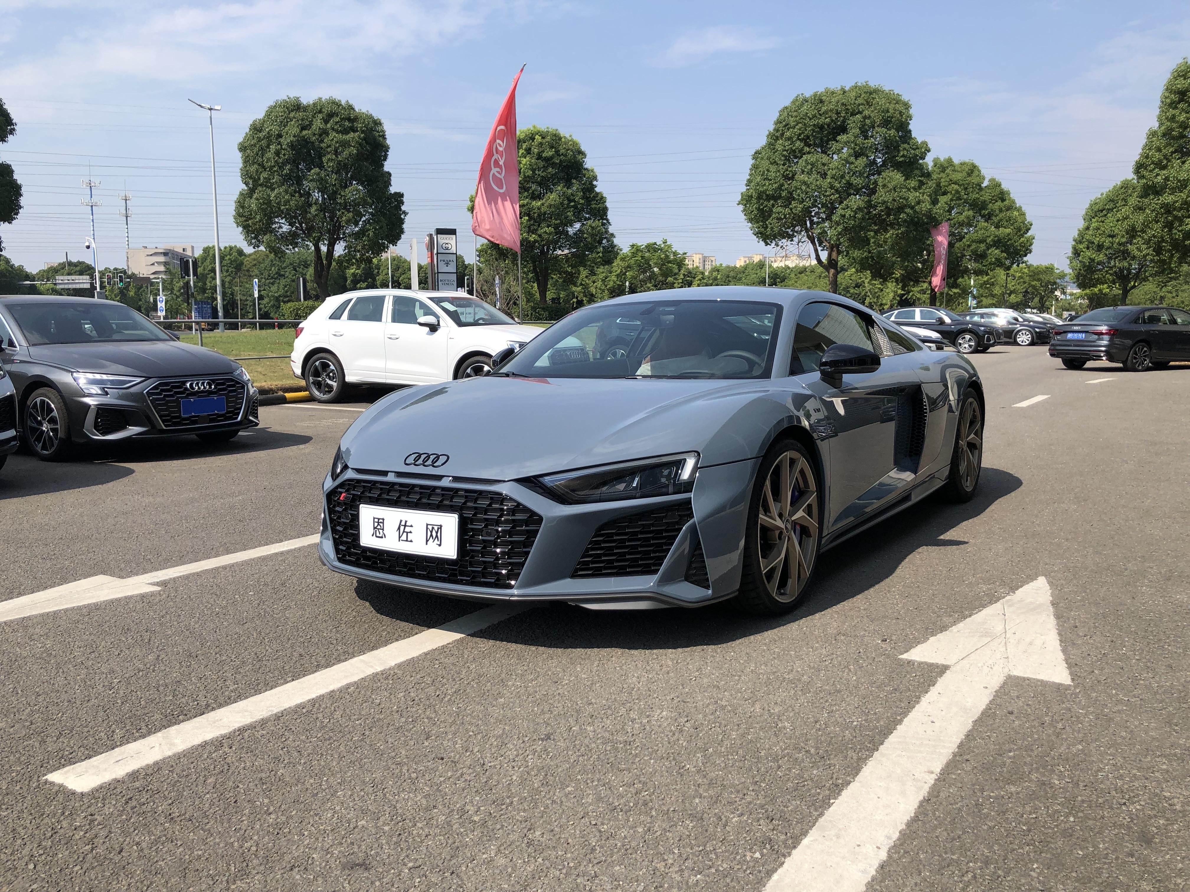 最牛的车（最牛奥迪！凯莫拉灰R8提车，落地250多万，不输兰博基尼）