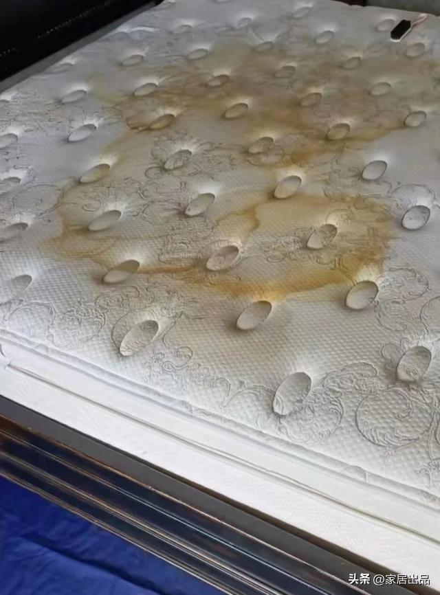 床垫脏了怎么清洗，床垫脏了在家怎么清洗（教你5招快速变干净）
