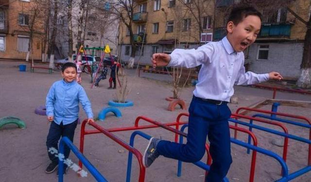 外蒙古什么时候独立的，外蒙古为什么会独立（蒙古国为何少了30万平方公里土地呢）