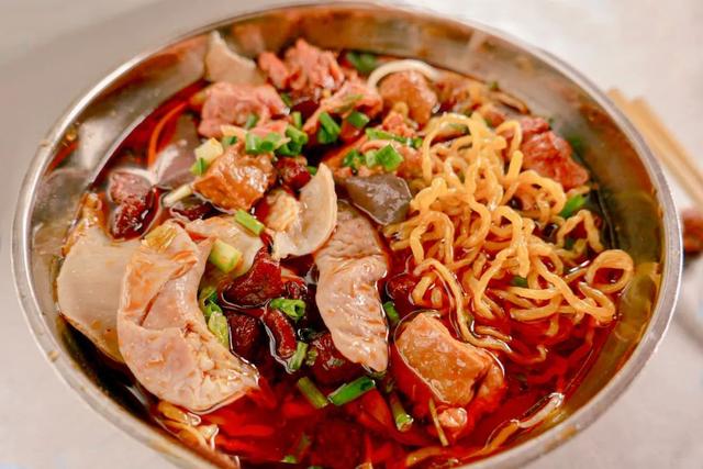 贵阳有什么好吃的，贵阳十大好吃的菜（入夏必去的美食之都）