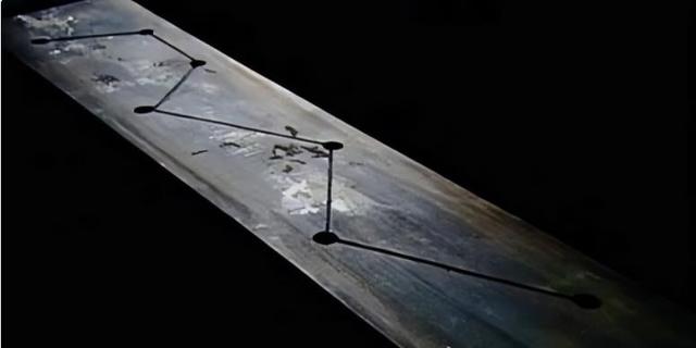 古墓挖出七星石棺，广西挖出北斗七星巨棺