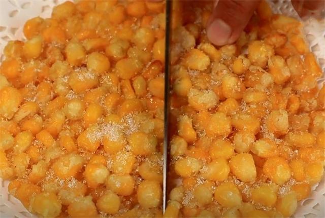 炒甜的玉米粒怎么做，怎样炒甜玉米粒好吃（玉米烙好吃有窍门）