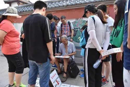 抖音直播分成是55吗，抖音直播分成比例50%是什么意思（在抖音直播写字，就能月入过万）