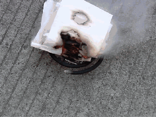 杀虫剂可以喷床上吗，喷杀虫剂对衣服和床有影响吗（驱蚊用品藏隐患）