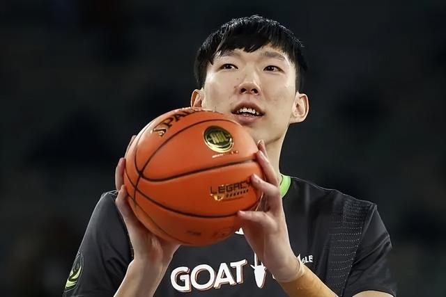 ​周琦饼干拖鞋被偷，厦门承办2023CBA全明星